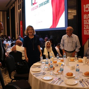 15 Temmuz Vesilesiyle Aziz Şehitlerimizin Kıymetli Aileleri ve Kahraman Gazilerimizle Yemekte Buluştuk - fotoğraf 12