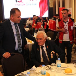 15 Temmuz Vesilesiyle Aziz Şehitlerimizin Kıymetli Aileleri ve Kahraman Gazilerimizle Yemekte Buluştuk - fotoğraf 13