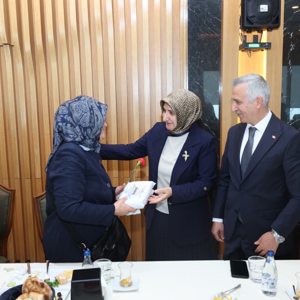 Anneler Günü’nde Şehit Anneleri, Şehit Eşleri ve Gazi Aileleriyle Anlamlı Buluşma - fotoğraf 4