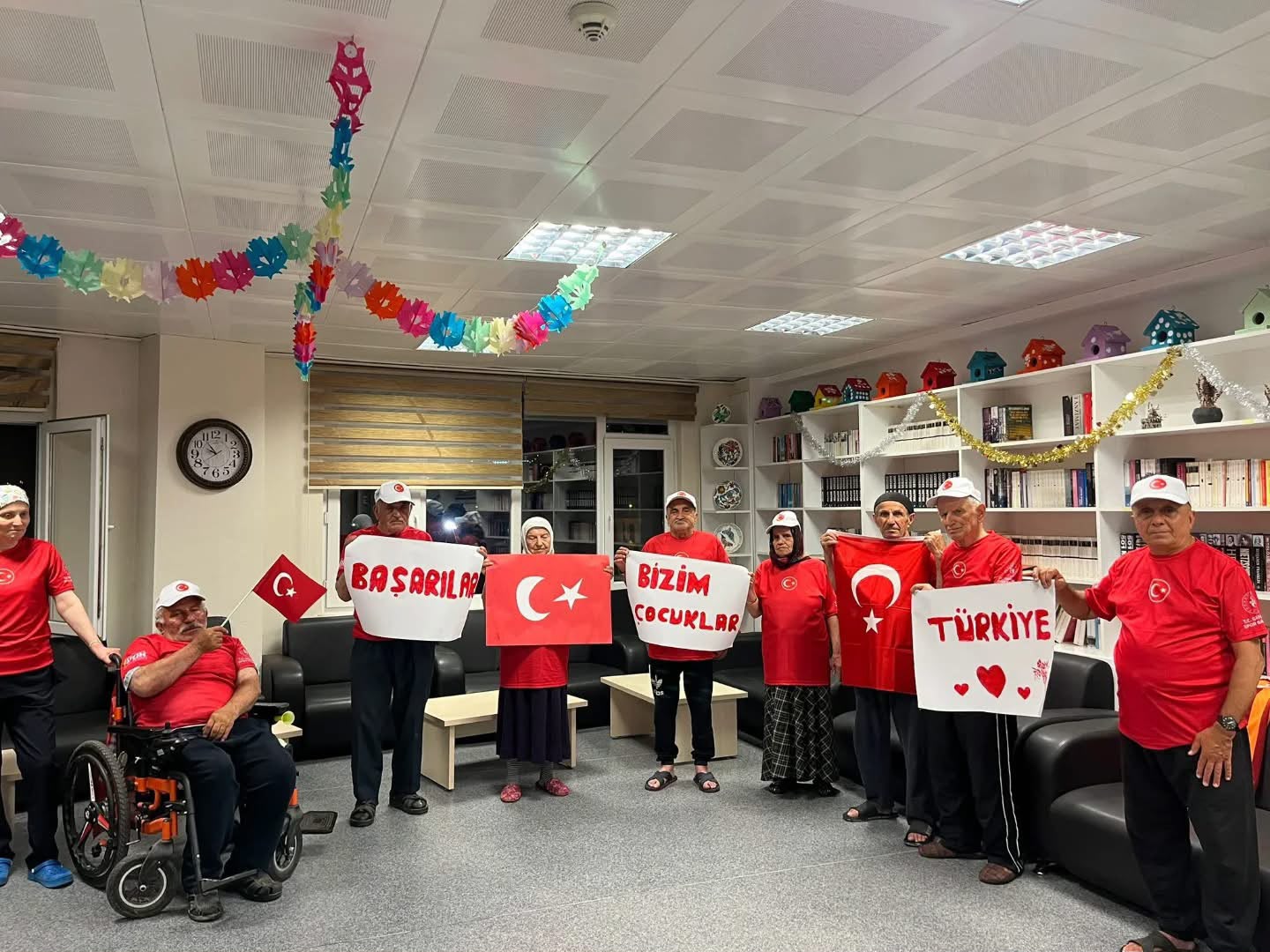Huzurevi Sakinleri A Millî Takımın Maç Heyecanını Birlikte Yaşadı