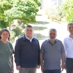 Vali Özarslan'dan Şehit Babasına Babalar Günü Ziyareti - fotoğraf 1