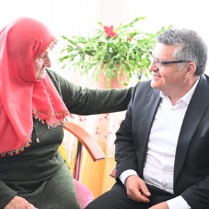 Vali Özarslan'dan Aile Haftası Kapsamında Üç Kuşak Aileye Ziyaret - fotoğraf 2