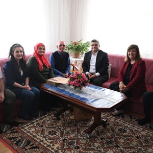 Vali Özarslan'dan Aile Haftası Kapsamında Üç Kuşak Aileye Ziyaret - fotoğraf 1