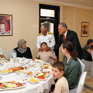 15 Temmuz Demokrasi ve Millî Birlik Günü'nde Şehit Yakınları ve Gazilerimiz Onuruna Kahvaltı Programı Düzenlendi - fotoğraf 4