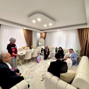 Vali Özarslan'dan Buğlem ve Ailesine Geçmiş Olsun Ziyareti - fotoğraf 1