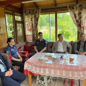 Ayancık'ta Şehit Ailesi ve Gaziye Bayram Ziyareti - fotoğraf 2