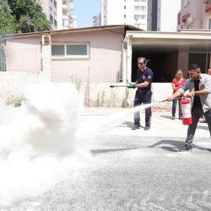 İl Müdürlüğümüz personellerine, Adana Büyükşehir Belediyesi İtfaiye Daire Başkanlığınca yangın güvenliği eğitimi ve tatbikatı gerçekleştirildi - fotoğraf 9