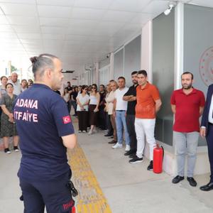 İl Müdürlüğümüz personellerine, Adana Büyükşehir Belediyesi İtfaiye Daire Başkanlığınca yangın güvenliği eğitimi ve tatbikatı gerçekleştirildi - fotoğraf 2