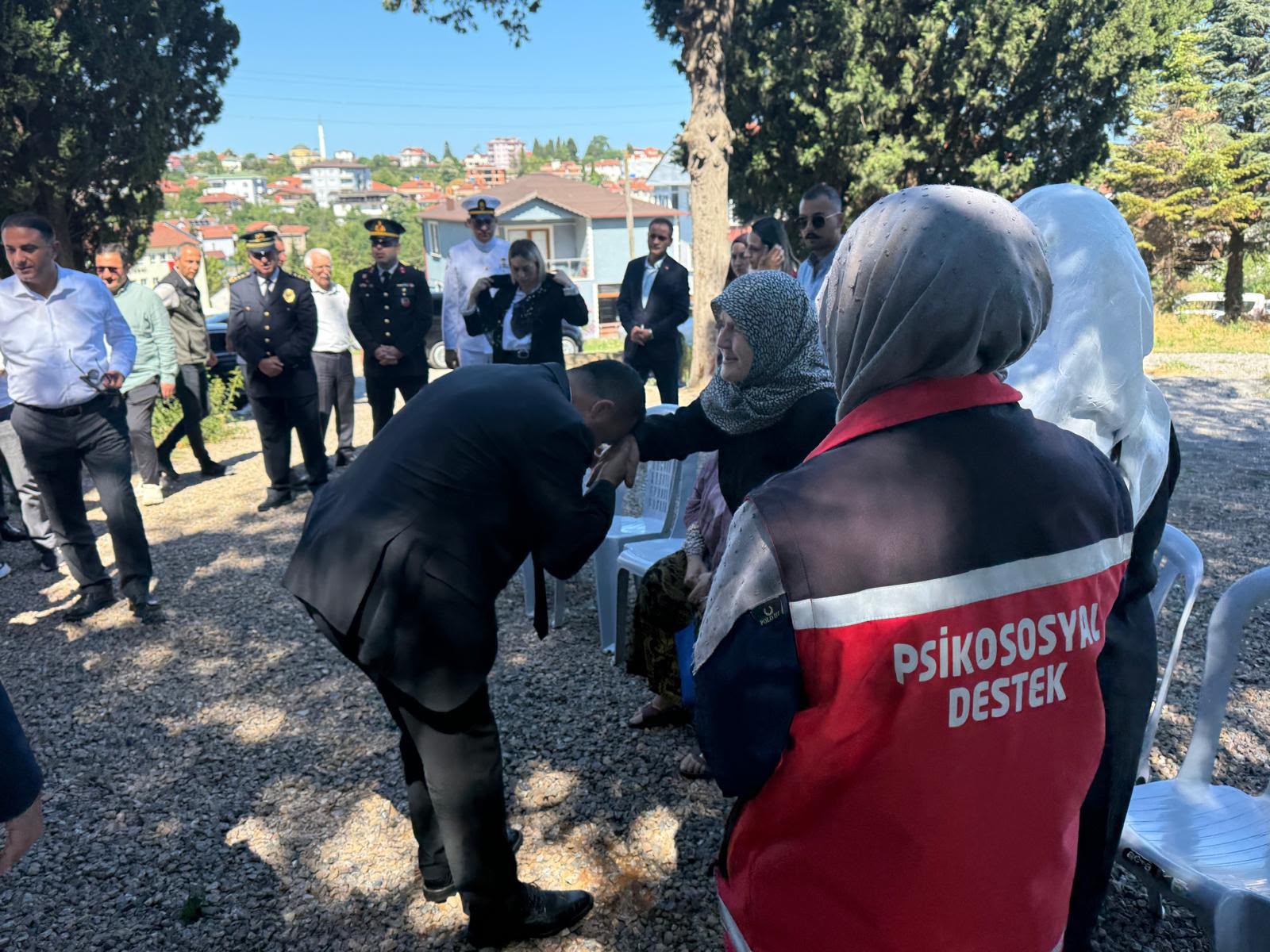 Akçakoca'da Şehitlerimizin Kabirleri Dualarla Ziyaret Edildi.