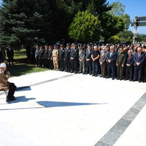 15 Temmuz Demokrasi ve Millî Birlik Günü kapsamında Düzce Şehitliği Ziyaret Edildi. - fotoğraf 4