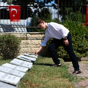 15 Temmuz Demokrasi ve Millî Birlik Günü kapsamında Düzce Şehitliği Ziyaret Edildi. - fotoğraf 6