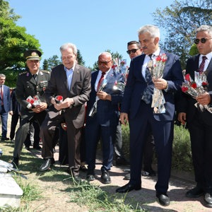 15 Temmuz Demokrasi ve Millî Birlik Günü kapsamında Düzce Şehitliği Ziyaret Edildi. - fotoğraf 3
