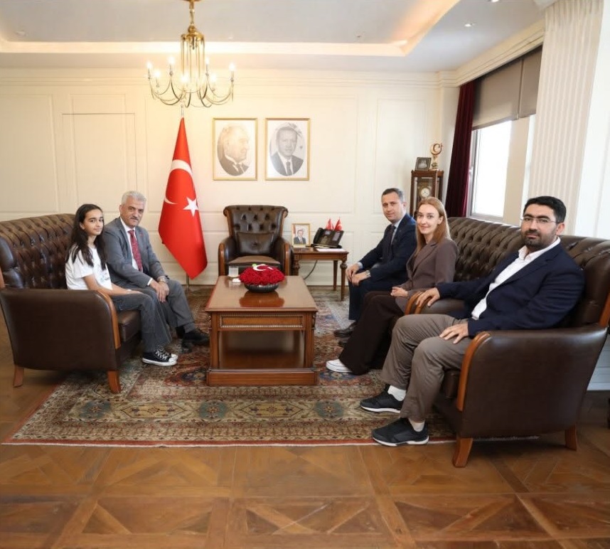 Valimiz Sayın Mehmet Makas Makamında Evladımızı Ağırladı