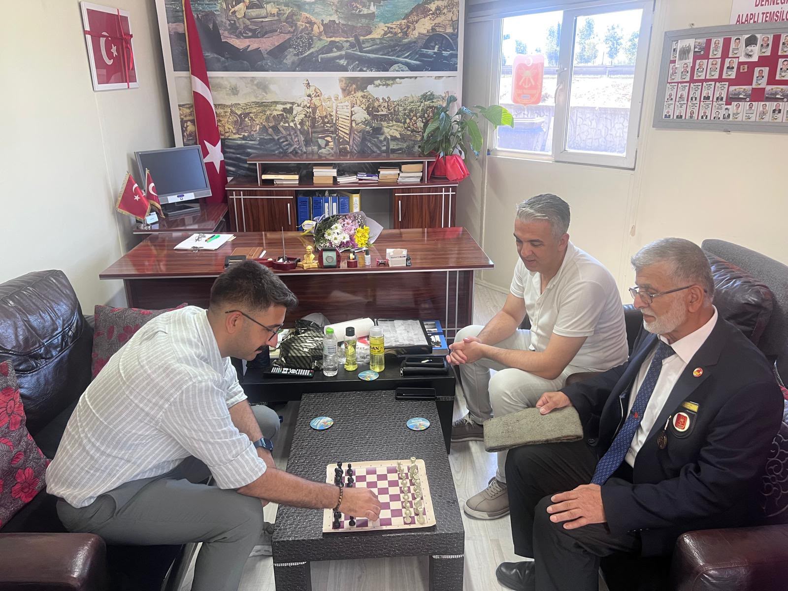 Kıbrıs Barış Harekatının 52. yıl dönümü vesilesiyle Türkiye Muharip Gaziler Derneği Alaplı Şubesine ziyaret gerçekleştirilmiştir.