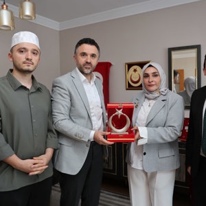 İl Müdürümüz Sn. Ömer Turan, 15 Temmuz Gazimiz Vahide Şefkatlioğlu ve Kıymetli Ailesini Ziyaret Ederek Kendileriyle Bir Araya Geldi - fotoğraf 1