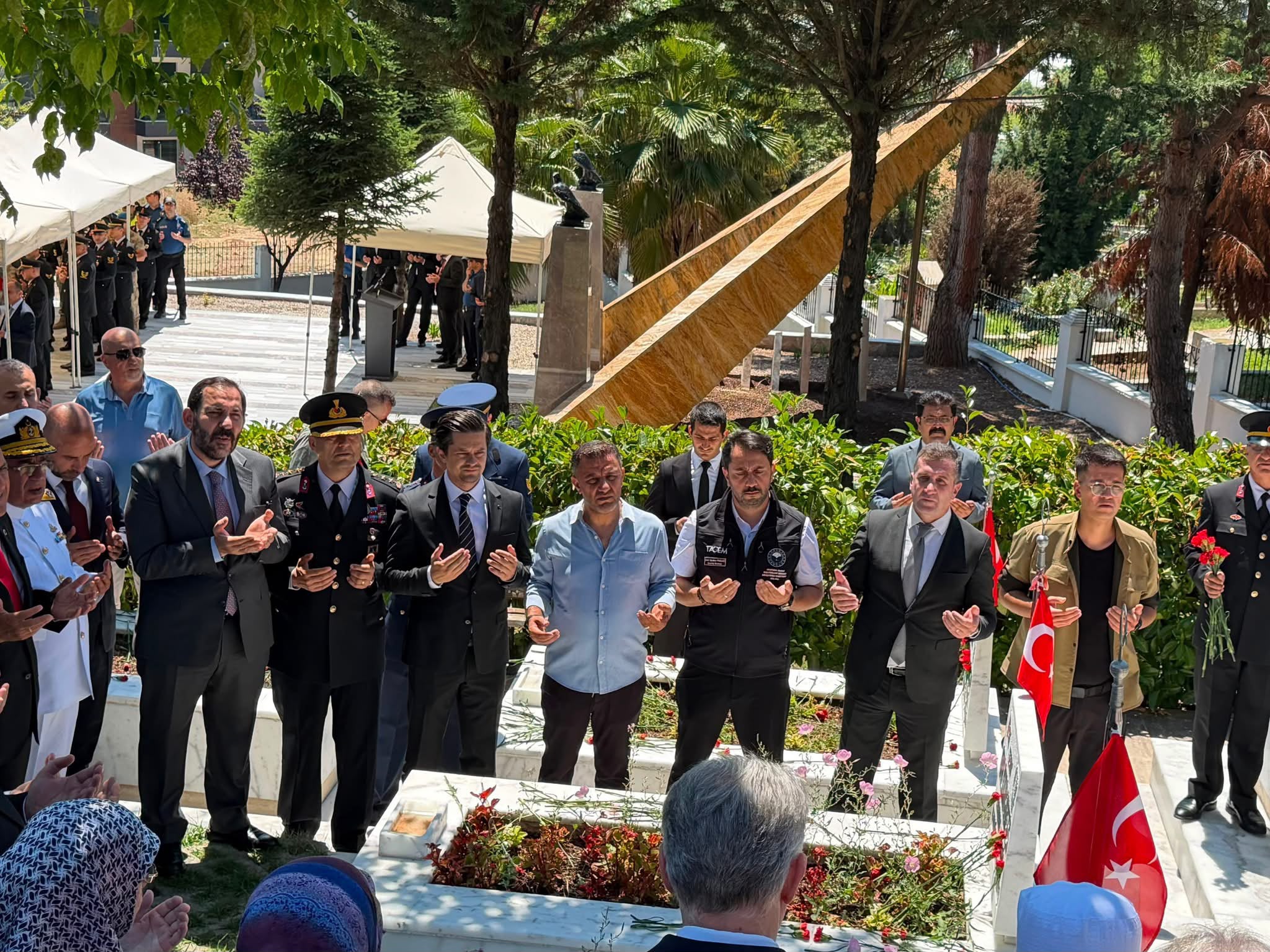 15 Temmuz Demokrasi ve Millî Birlik Günü’nde Şehitlerimiz Dualarla Yâd Edildi