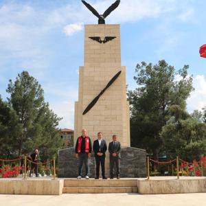 Hava Şehitliği Ziyareti Gerçekleştirildi - fotoğraf 1