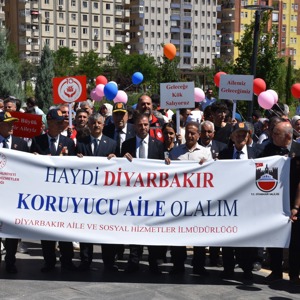 Koruyucu Aile Farkındalık Kortej Yürüyüşü Gerçekleştirildi - fotoğraf 1