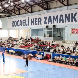 Voleybol Şenliği Dostluk ve Centilmenlik İçerisinde Tamamlandı - fotoğraf 3