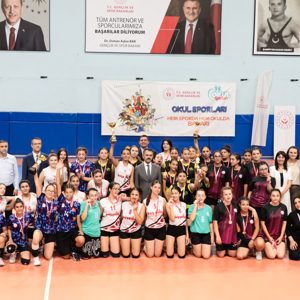 Voleybol Şenliği Dostluk ve Centilmenlik İçerisinde Tamamlandı - fotoğraf 6