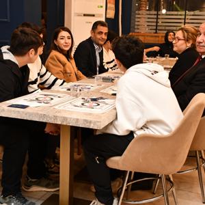 Kuruluşlarımızda kalan çocuklarımız için düzenlenen iftar programında bir araya gelindi. - fotoğraf 1