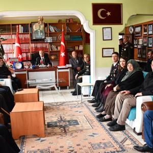 18 Mart Şehitleri Anma Günü ve Çanakkale Zaferi’nin 111. yıl dönümü münasebetiyle dernekler ziyaret edilerek Şehit yakınlarımız ve Gazilerimizle bir araya geldi. - fotoğraf 3