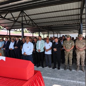  Kıbrıs Gazimiz Merhum Zeynal Güngör için Altınbaşak Beldesi Cemevi’nde Düzenlenen Cenaze Merasimi - fotoğraf 1