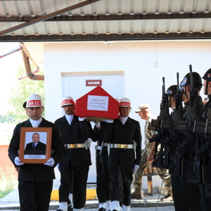  Kıbrıs Gazimiz Merhum Zeynal Güngör için Altınbaşak Beldesi Cemevi’nde Düzenlenen Cenaze Merasimi - fotoğraf 2