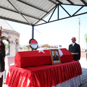  Kıbrıs Gazimiz Merhum Zeynal Güngör için Altınbaşak Beldesi Cemevi’nde Düzenlenen Cenaze Merasimi - fotoğraf 3