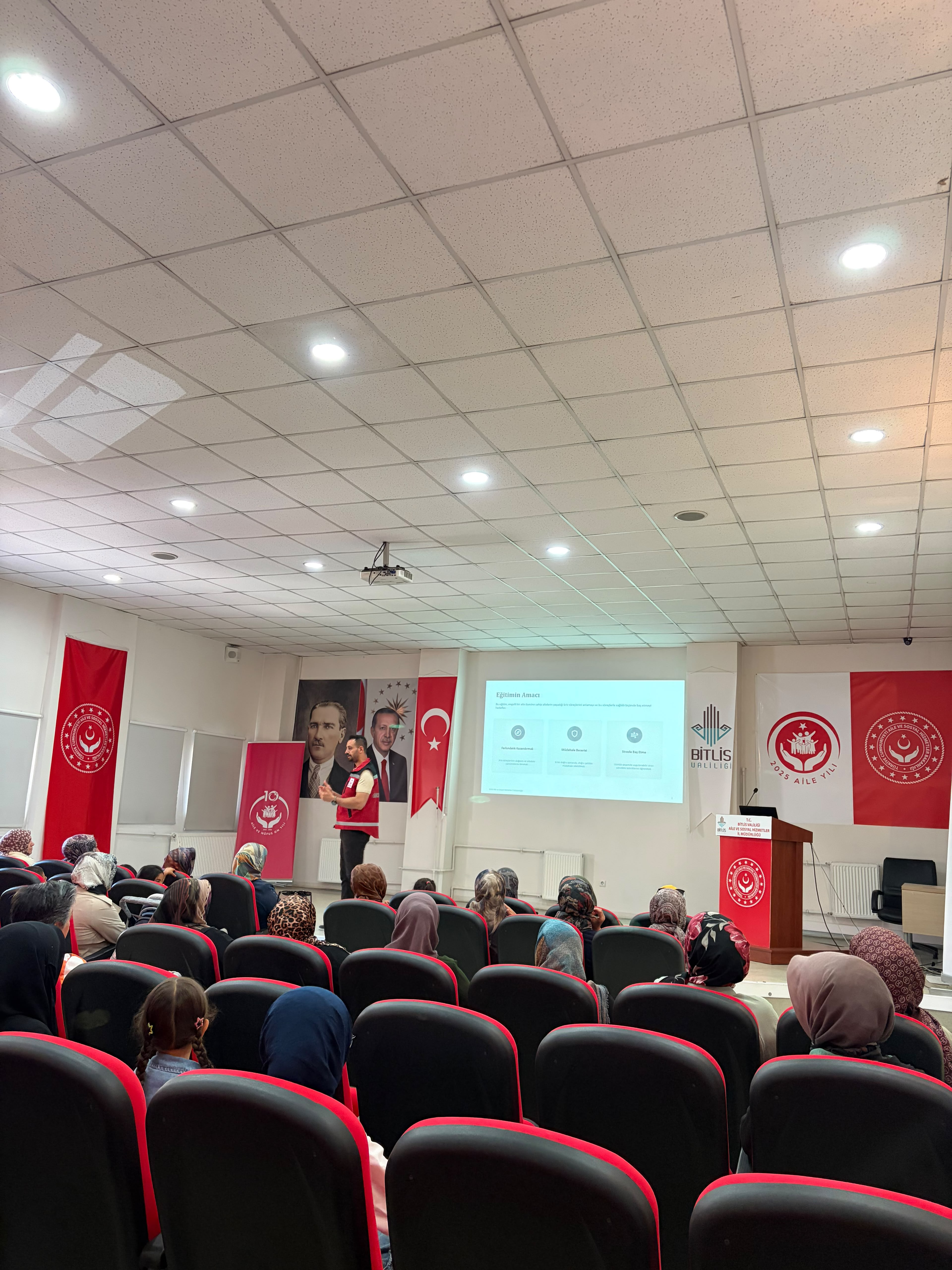 Eğitimliyiz, Bilinçliyiz ve Engelleri Aşıyoruz