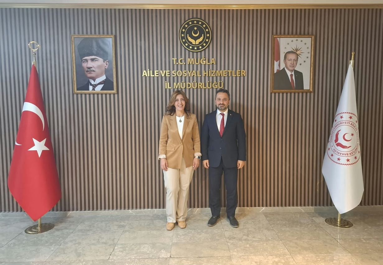 Manisa Aile ve Sosyal Hizmetler İl Müdürü Kuduret GÜLTAŞ, İl Müdürümüz Mahmut SELÇUK’u makamında ziyaret etti.