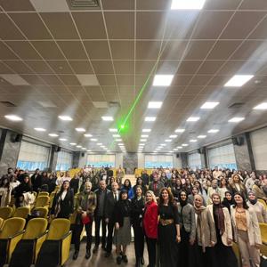 İl Müdürümüz Sayın Çiğdem AÇIKYILDIZ KAZEL, Dünya Sosyal Hizmet Günü kapsamında Kırıkkale Üniversitesi Sosyal Hizmet Bölümü tarafından düzenlenen panele konuk olarak katılım sağladı. - fotoğraf 3