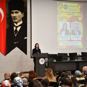 İl Müdürümüz Sayın Çiğdem AÇIKYILDIZ KAZEL, Dünya Sosyal Hizmet Günü kapsamında Kırıkkale Üniversitesi Sosyal Hizmet Bölümü tarafından düzenlenen panele konuk olarak katılım sağladı. - fotoğraf 2