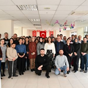 İl Müdürümüz Sayın Çiğdem AÇIKYILDIZ KAZEL, Ramazan Bayramı sonrası çalışma arkadaşlarımızla bir araya gelerek onların ve ailelerinin geçmiş bayramlarını kutladı. - fotoğraf 1