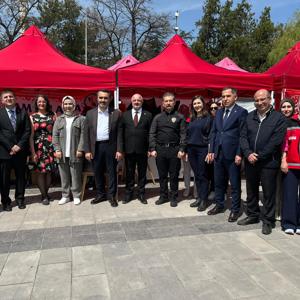 Turizm Haftası etkinlikleri kapsamında ilimizde kurulan stantlar ziyaret edildi. - fotoğraf 5