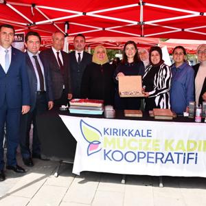 Turizm Haftası etkinlikleri kapsamında ilimizde kurulan stantlar ziyaret edildi. - fotoğraf 4
