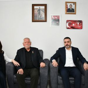Şehit Yakınları ve Gaziler Genel Müdürümüz Sayın Muharrem KURT, İl Müdürümüz Sayın Çiğdem AÇIKYILDIZ KAZEL ile birlikte, kahraman şehidimiz J.Uzm.Çvş. Uğur ŞAHİN’in vefat eden annesi Karkız ŞAHİN için taziye ziyaretinde bulundu. - fotoğraf 3