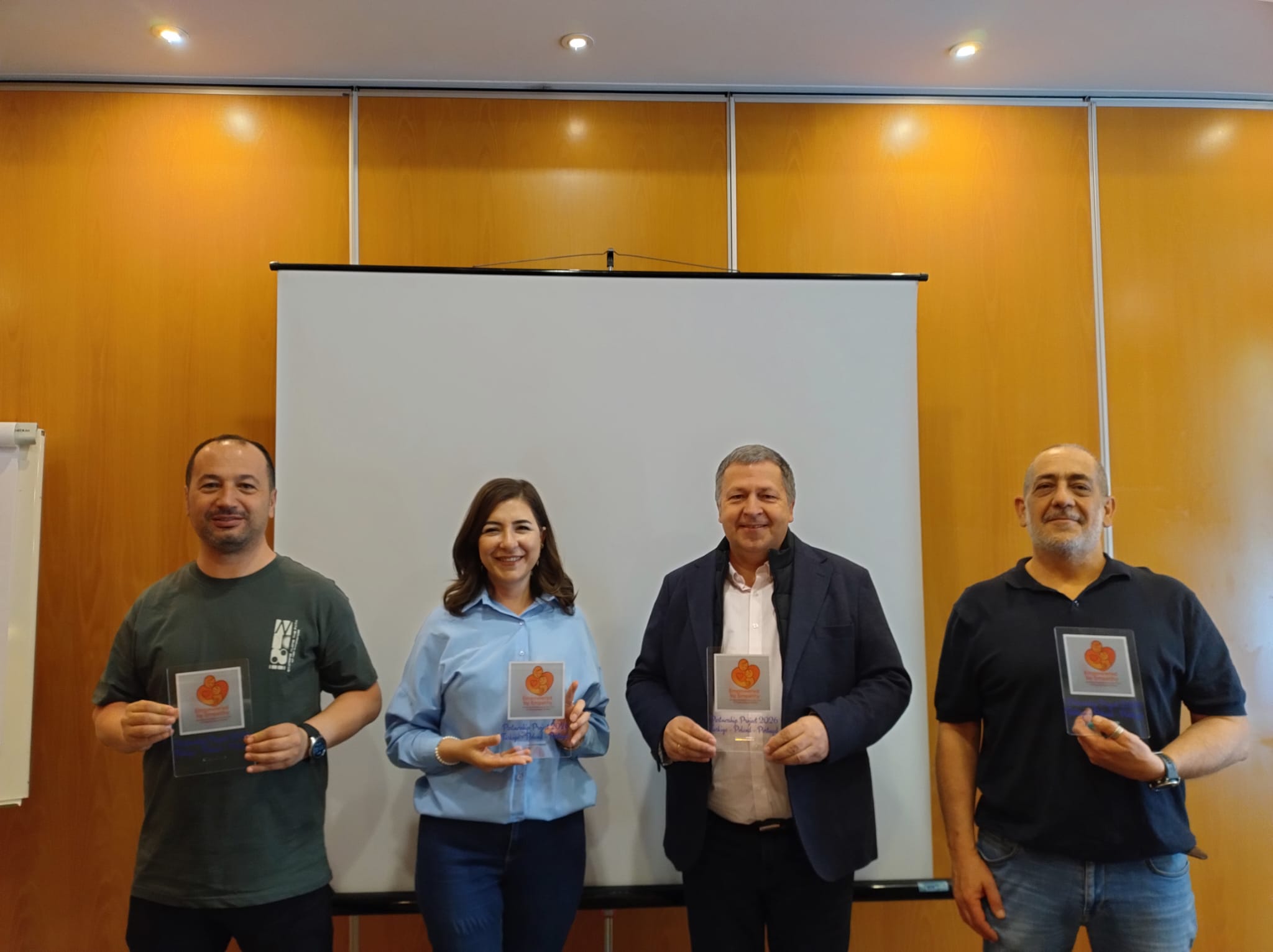 Müdürlüğümüzce yürütülmekte olan “Empatiyle Güçlenmek – Dezavantajlı Çocukların Bakımında Duygusal Zekâ” isimli Erasmus Projesi kapsamında Portekiz’de uluslararası toplantı gerçekleştirilmiştir.