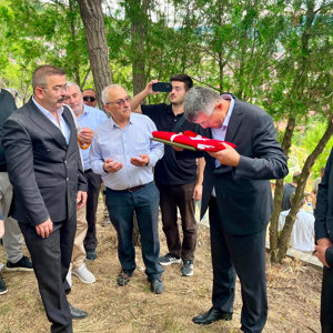  Kıbrıs Gazimiz Emin Hırlı Askeri Törenle Ebediyete Uğurlandı - fotoğraf 4