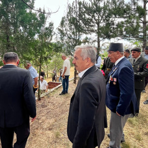  Kıbrıs Gazimiz Emin Hırlı Askeri Törenle Ebediyete Uğurlandı - fotoğraf 5