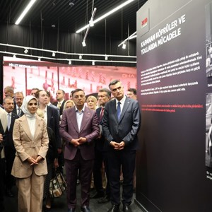 Bakanımız Göktaş, Vakıfbank'ın "İrade Bizim Zafer Bizim Sergisi"ne katıldı - fotoğraf 4