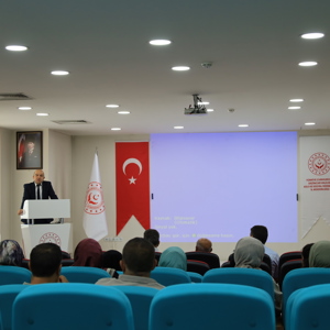 İl Müdürlüğümüz koordinesinde göreve yeni başlayan bakım personeline yönelik düzenlenen Menti-Mentör Eğitim Programı, İl Müdürümüz Sayın Abdulhalim Ünalan tarafından başlatılmıştır. - fotoğraf 3