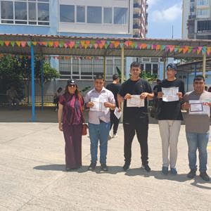 Kurumumuzdan Hizmet Alan Bireylerimizin Eğitim Aldığı Niyazi Ekerbiçer Özel Eğitim Meslek Okulu'na "Karne Günü" Dolayısıyla Bireylerimizle Birlikte Katılım Sağladık - fotoğraf 2