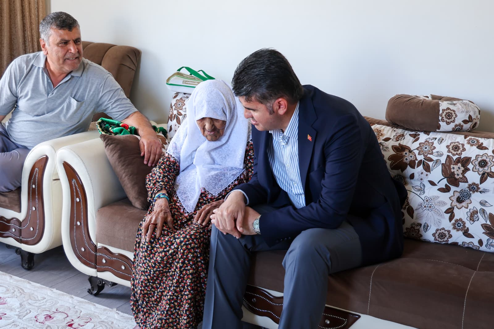 103 Yaşındaki Hadice Teyze'nin Hanesine Anlamlı Ziyaret