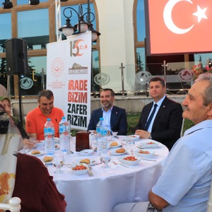 VALİMİZ SAYIN NUMAN HATİPOĞLU'NUN EV SAHİPLĞİNDE 15 TEMMUZ ANMA PROGRAMI GERÇEKLEŞTİRİLDİ - fotoğraf 2
