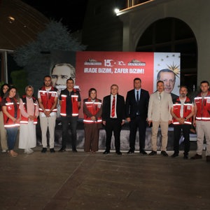 VALİMİZ SAYIN NUMAN HATİPOĞLU'NUN EV SAHİPLĞİNDE 15 TEMMUZ ANMA PROGRAMI GERÇEKLEŞTİRİLDİ - fotoğraf 7