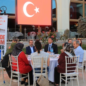 VALİMİZ SAYIN NUMAN HATİPOĞLU'NUN EV SAHİPLĞİNDE 15 TEMMUZ ANMA PROGRAMI GERÇEKLEŞTİRİLDİ - fotoğraf 5