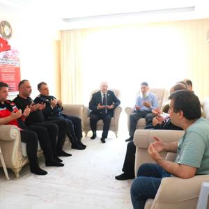 AZİZ ŞEHİTLERİMİZİN EMANETLERİ VE KAHRAMAN GAZİLERİMİZ ZİYARET EDİLDİ - fotoğraf 2