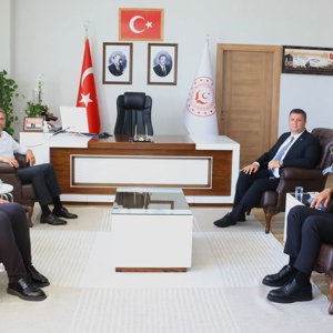 AK PARTİ MİLLETVEKİLİ SAYIN MAHMUT RIDVAN NAZIRLI İLE MÜDÜRÜMÜZ SAYIN SERDAR DEMİRCİ  SOSYAL HİZMET ALANINDA YÜRÜTÜLEN ÇALIŞMALARI HAKKINDA İSTİŞARELERDE BULUNDU - fotoğraf 2