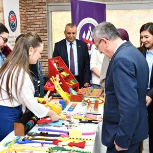 “Elden Kalbe Engelsiz Oyuncak Projesi” kapsamında Tüm Engelliler ve Engelsiz Yaşamı Destekleme Derneği tarafından düzenlenen Kapanış Sergisi ziyaret edildi.“Elden Kalbe Engelsiz Oyuncak Projesi” kapsamında Tüm Engelliler ve Engelsiz Yaşamı Destekleme Derneği tarafından düzenlenen Kapanış Sergisi ziyaret edildi. - fotoğraf 2